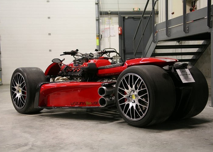 Sieu mo to 4 banh dat ngang sieu xe hinh anh