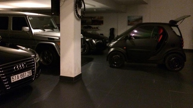 Cuong 'do-la' khoe anh Smart ForTwo mau nhu sieu xe hinh anh