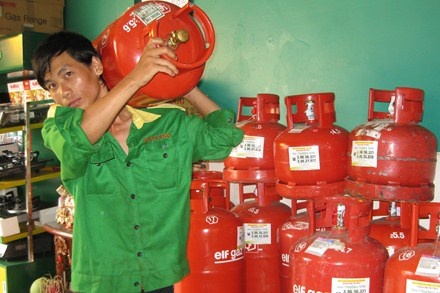 Gia gas tang 18.000 dong/binh tu ngay mai hinh anh