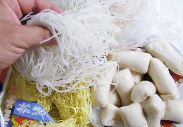 Mi can, hu tieu kho co chat gay soi than hinh anh