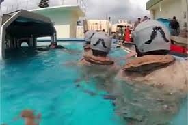 Linh My ngat xiu voi bai tap nguy hiem duoi nuoc hinh anh