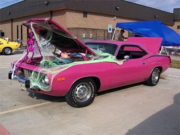 Xe kinh di cho cac tin do Halloween hinh anh