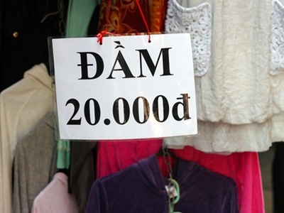 Quan ao 'sida' dat khach vi la hang hieu? hinh anh