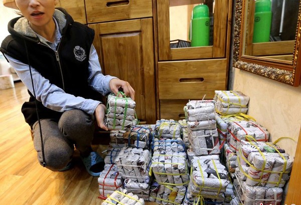 Gay ca truc xe vi cho 300kg tien xu lanh luong hinh anh