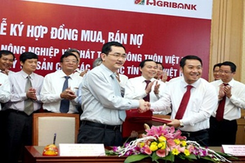 Them nhieu ngan hang doi no lay… 'giay' hinh anh