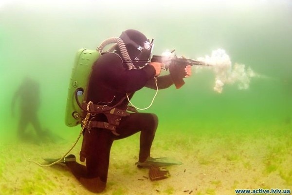 Dac cong nguoi nhai Viet o Cam Ranh hinh anh