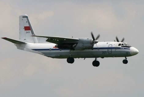 Khong quan Viet Nam dieu phi co An-26 bay bao bao hinh anh