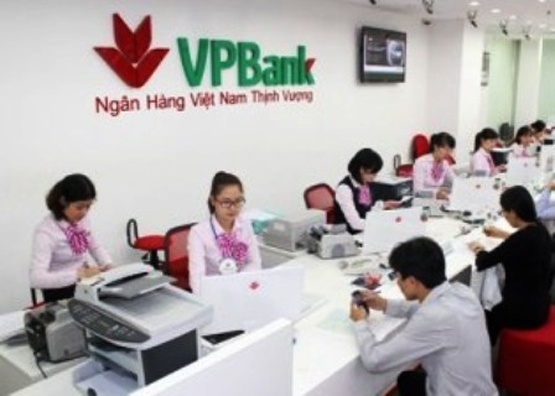 Ngan hang bat ngo don dap tuyen dung nhan su hinh anh