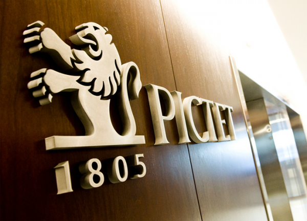 10 ngan hang chi phuc vu gioi sieu giau hinh anh