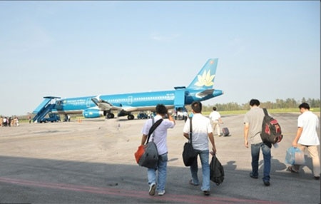 Mua ve may bay Tet bac trieu thanh giay lon hinh anh