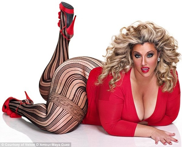 Nu nguoi mau noi tieng nang 136 kg hinh anh