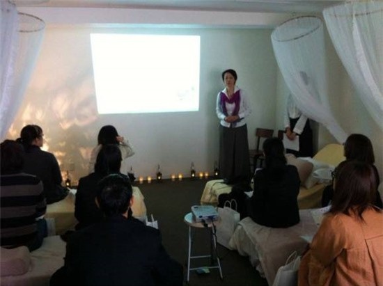 Quan cafe danh cho phu nu ngu trua hinh anh