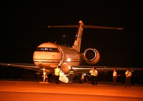 Ty phu, sieu sao nao cuoi may bay 'xin