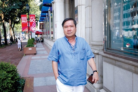 Tu cau be chan trau thue thanh ty phu nho kinh doanh cha gio hinh anh