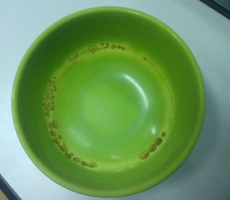 Bat nhua mat mau khi dung do an hinh anh