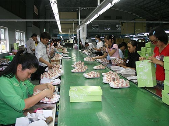 Thuong Tet: Nhieu doanh nghiep 'chot' 1 thang luong hinh anh