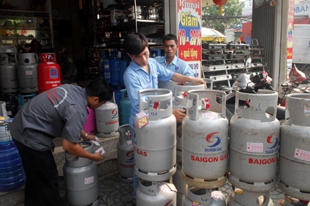 Gas tang 80.000 dong, doanh nghiep mat tien ty hinh anh