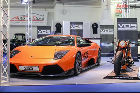 Nhung cap doi o to - mo to co mot khong hai hinh anh