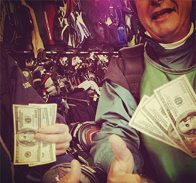 Dai gia bi an chi tien boa hang ngan USD hinh anh