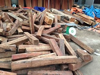 Thuong lai Trung Quoc gom het go trac o cho Dong Ky hinh anh