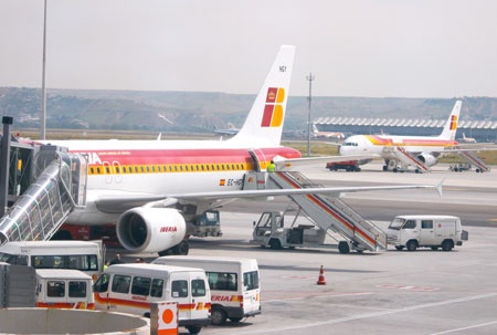 Hang khong chau Au dung thang bang tren luoi dao hinh anh