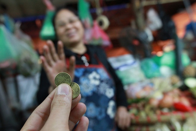 Tien xu 'mat tich' trong tieu dung, vi sao? hinh anh