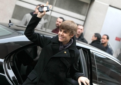 Justin Bieber suyt thanh dai su thuong hieu BlackBerry hinh anh