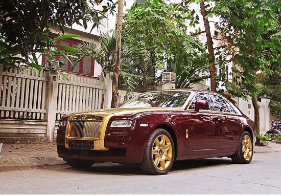 Sep Rolls-Royce Viet Nam choi xe Ghost vang hinh anh