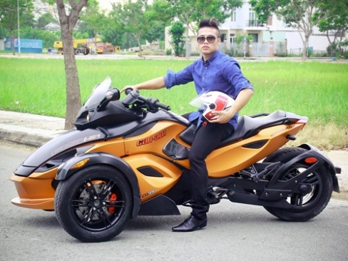 Ngoc Minh Idol bat ngo khoe moto khung tien ty hinh anh