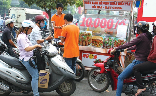 Banh mi Sai Gon 10.000 dong di tim net la hinh anh