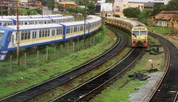 Doan tau ma chay tit du khong co nguoi lai hinh anh