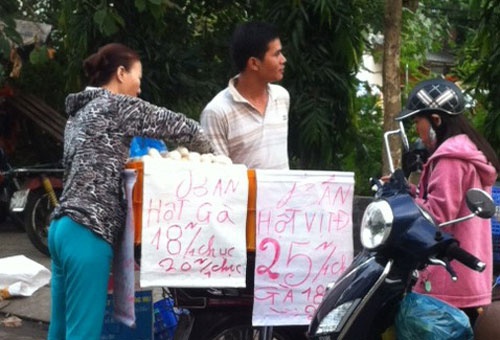 Trung sieu re tran xuong via he Sai Gon hinh anh