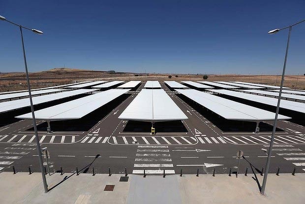 Tay Ban Nha rao ban 'san bay ma' khong lo hinh anh