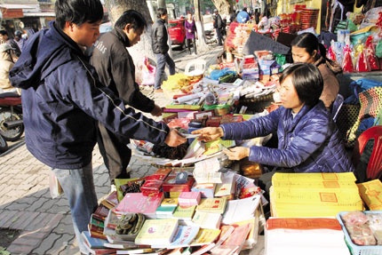 Tung bung doi tien le an chenh lech bat chap lenh cam hinh anh