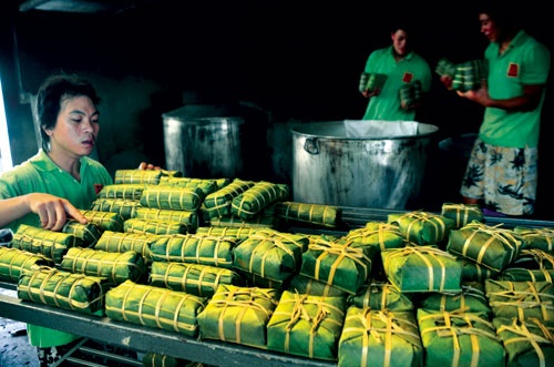 Tet kho khan, Viet kieu it an dac san que nha hinh anh