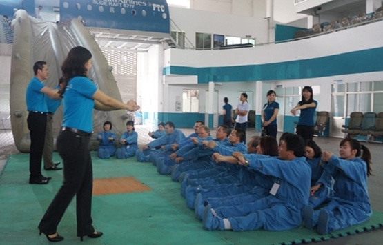 Vao trung tam luyen phi cong, tiep vien lon nhat Viet Nam hinh anh