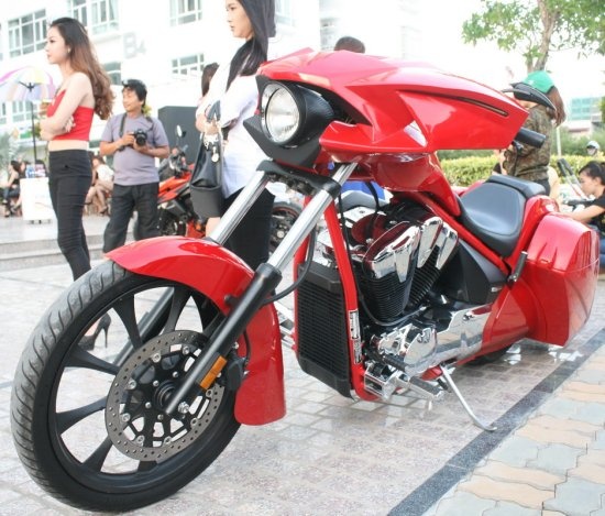 Honda Fury voi bo phu kien gia tram trieu tai Sai Gon hinh anh
