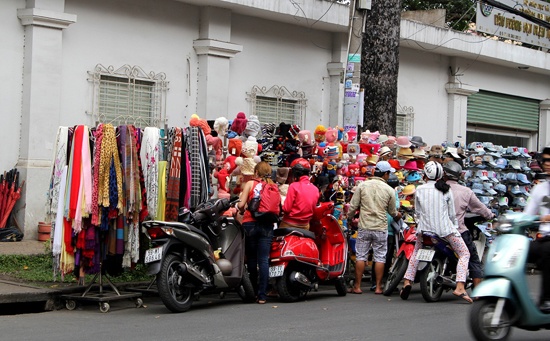 Nguoi Sai Gon do xo sam khan am, mu len hinh anh