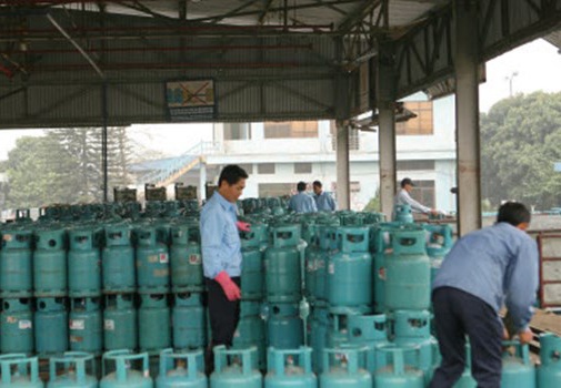 Vi sao gia gas tang? hinh anh