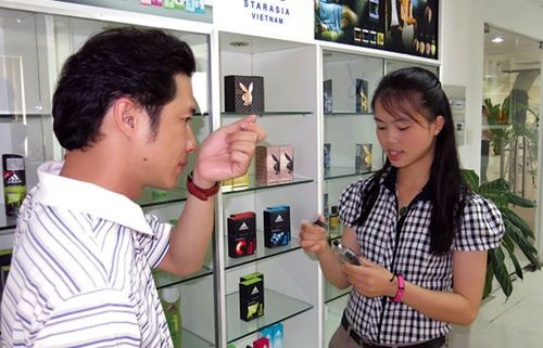 Nuoc hoa hang hieu len doi tu hang cho Trung Quoc hinh anh