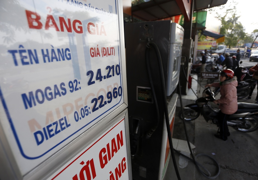 Gia xang bat ngo tang gan 600 dong/lit hinh anh