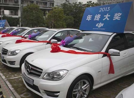 Thuong Tet bang ca dan xe Mercedes hinh anh