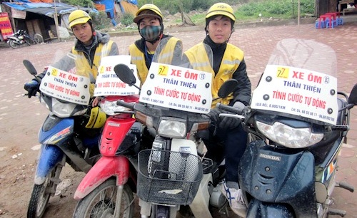 Dan van phong rat mat kiem Tet hinh anh