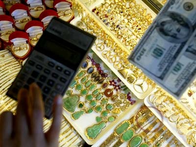 Gia vang the gioi rot thap nhat trong 3 nam hinh anh