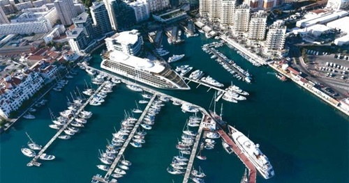 Can canh du thuyen khach san 200 trieu USD hinh anh