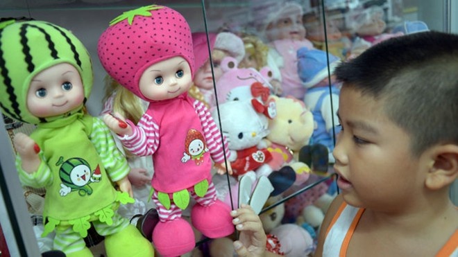 Nhieu cua hang ngung ban bup be nghi nhiem doc hinh anh