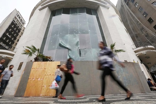 Nhung cau chuyen kinh doanh noi bat cua My nam 2013 hinh anh