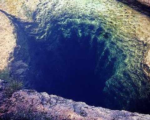 Giai ma gieng sau bi an nuot chung nguoi hinh anh