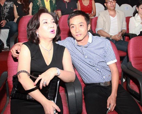 Nam van han cua me con thieu gia Quoc  Cuong hinh anh