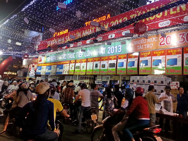 Hang dien may cuoi nam: Van xem nhieu, mua it hinh anh